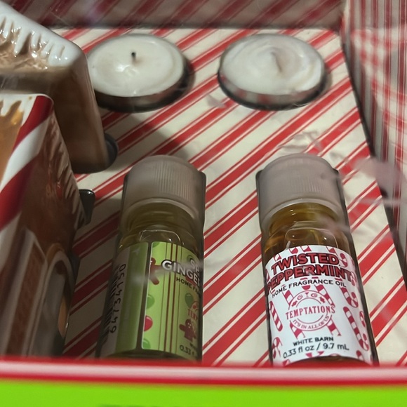 White Barn Candle Oil Burner Christmas Gingerbread House & Oils Luminary Rare - Picture 3 of 5